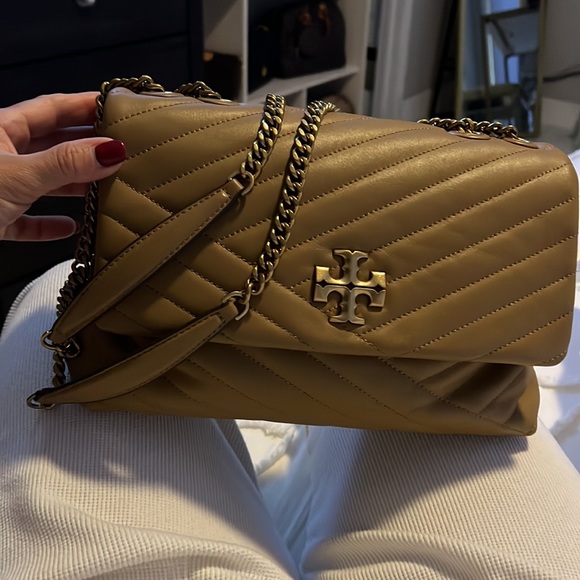 Tory Burch Women's Kira Chevron Convertible Shoulder bag . - Picture 3 of 12